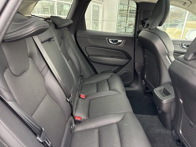 2022 Volvo XC60 B5 AWD Momentum