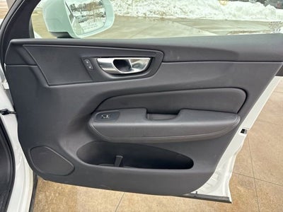 2022 Volvo XC60 B5 AWD Momentum