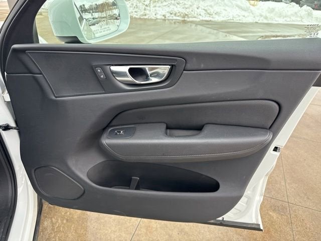 2022 Volvo XC60 B5 AWD Momentum