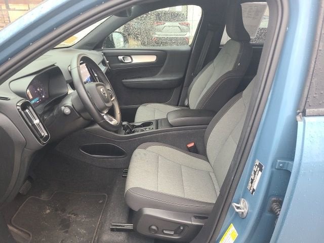 2024 Volvo XC40 Base