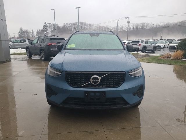 2024 Volvo XC40 Base