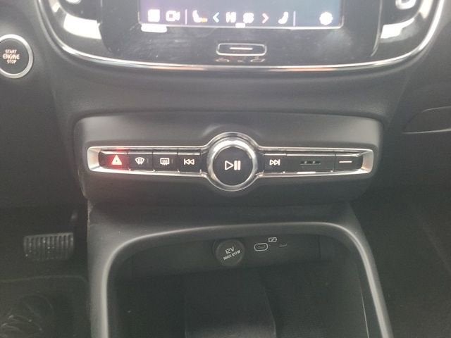 2024 Volvo XC40 Base