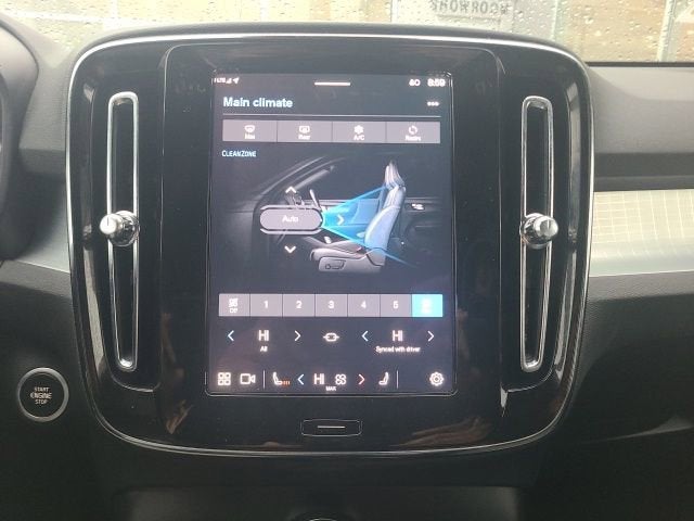 2024 Volvo XC40 Base