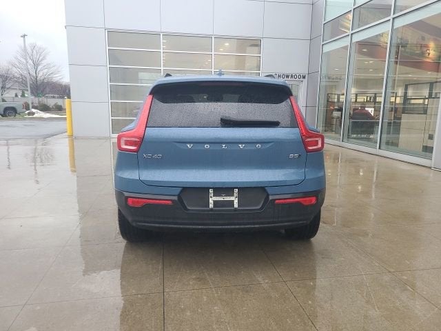 2024 Volvo XC40 Base