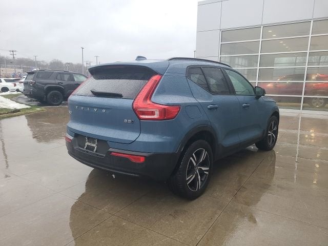 2024 Volvo XC40 Base